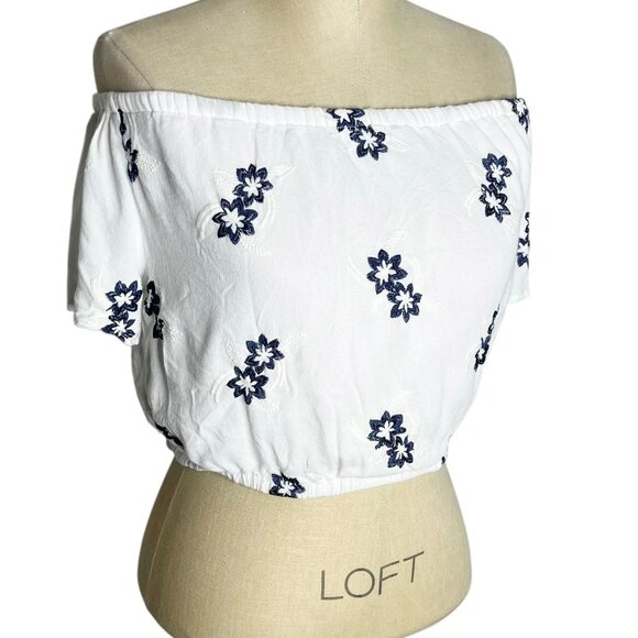ASTR The Label Top Womens Size M White Blue Floral Embroidered Crop Off Shoulder - Picture 1 of 4